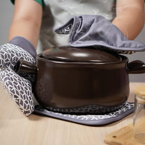 Oven Mitts And Pot Holders Set 6Pcs,Kitchen Oven Glove,High Heat Resistant 500°F Large Size Oven Mits And Potholders With Soft Cotton Lining And Non-Slip Silicone Surface For Cooking (Black) in Kuwait