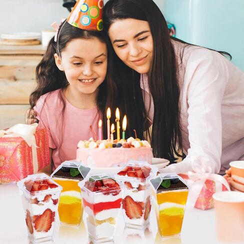 أكواب حلوى صغيرة من جولي تشيف 100 × 3 أونصة مع ملاعق وأغطية، كوب مقبلات بارفيه بلاستيكي شفاف طويل القامة، وعاء تقديم صغير لمقبلات حلويات الحفلات in Kuwait