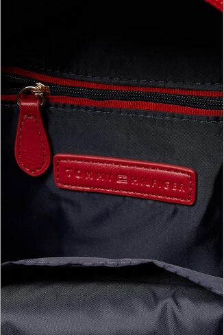 حقيبة ظهر Tommy Hilfiger Kendall II متوسطة القبة من النايلون الناعم Tommy Navy مقاس واحد in Saudi Arabia
