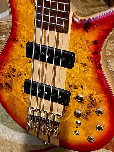 حزمة من 4 قطع من مقابض التحكم في درجة الصوت من النحاس على شكل قبة للجيتار الكهربائي من النوع المسمار (ذهبي) in Saudi Arabia