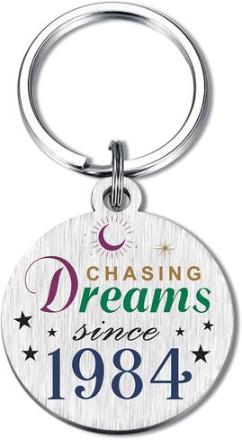 هدايا عيد الميلاد الأربعين من تنويه للرجال والنساء، سلسلة مفاتيح عيد ميلاد ولدت في عام 1984، هدايا عيد ميلاد عمرها 40 عامًا، مطاردة الأحلام منذ عام 1984 in Kuwait