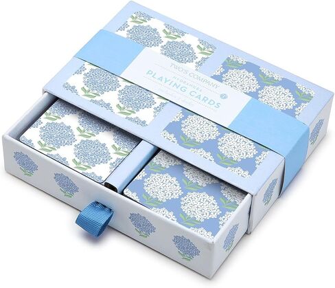 بطاقات لعب Hydrangea ذات الطابقين من شركة Two's Company في صندوق هدايا تتضمن طريقتين ملونتين (تتضمن كل مجموعة 52 بطاقة و2 جوكر) - ورق in Kuwait