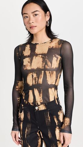 تي شيرت نسائي طويل الأكمام من Miao in Kuwait