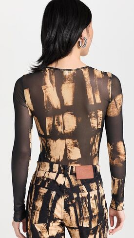 تي شيرت نسائي طويل الأكمام من Miao in Kuwait