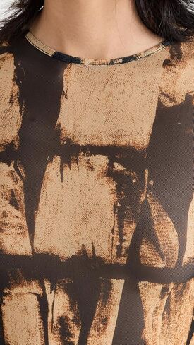 تي شيرت نسائي طويل الأكمام من Miao in Kuwait