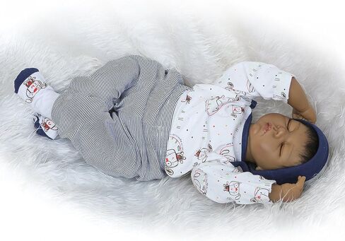 دمى أطفال تولد من جديد من الأولاد الأمريكيين من أصول أفريقية سوداء اللون من الفينيل السيليكوني الواقعي مقاس 22 بوصة مصنوعة يدويًا ومرجحة وعيون لطيفة مغلقة أثناء النوم in Kuwait