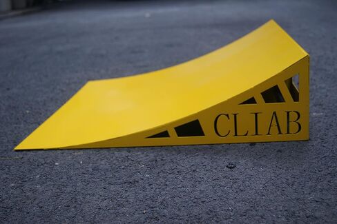 منحدر رياضي متعدد الاستخدامات للأطفال مصنوع من المعدن بسعة تحميل 300 رطل للوح التزلج والسكوتر والدراجة الترابية والدراجة وسيارة RC وRipstik وBMX Jump وKicker Ramp ودراجة التوازن، لون أزرق قطعة واحدة in Saudi Arabia
