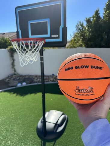 كرات سلة دونك تتوهج في الظلام للعب كرة سلة ليلية ممتعة في الهواء الطلق - كرة سلة متوهجة تتوهج باللون الأحمر للألعاب الليلية في الظلام لجميع الأعمار in Kuwait