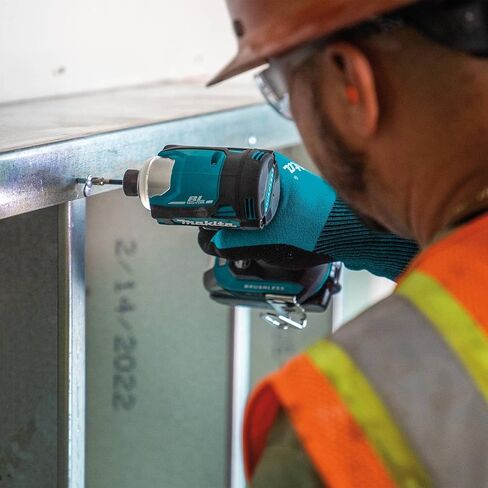 Makita XDT19R 18V LXT® Lithium-Ion Compact Brushless Cordless Quick-Shift Mode™ 4-Speed Impact Driver Kit (2.0Ah) in Saudi Arabia