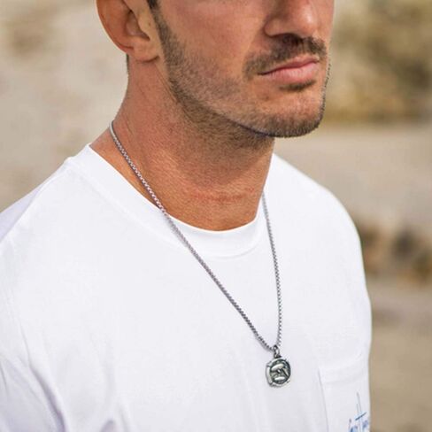 ميدالية من الفضة الاسترلينية بتصميم سمكة حمراء وسمك السلمون المرقط على سلسلة متينة من الستانلس ستيل مقاس 22 انش من جاي هارفي, ان ايه in Kuwait