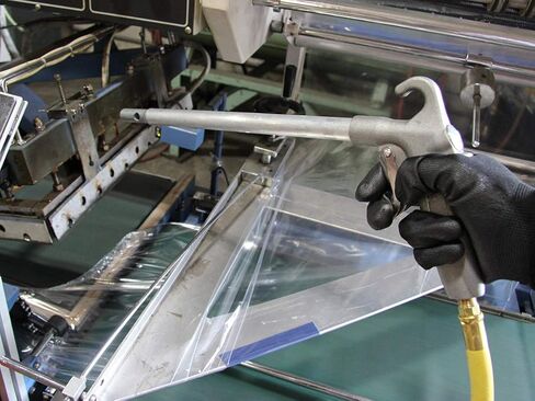 مسدس نفخ الهواء الآمن عالي التدفق - وصلة NPT 1/4 بوصة - توفر فوهة الفنتوري تدفق هواء أكبر بنسبة تصل إلى 200% - تخلص من الآلات الكبيرة والمحركات والمعدات الثقيلة من تراكم الأوساخ والأوساخ in Kuwait