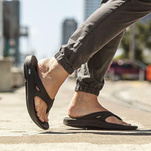 OOFOS OOriginal Sandal, Black - Men’s Size 14, Women’s Size 16 - Lightweight Recovery Footwear - Reduces Stress on Feet, Joints & Back - Machine Washable in Saudi Arabia
