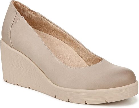 Naturalizer women's Classic Pump in Saudi Arabia