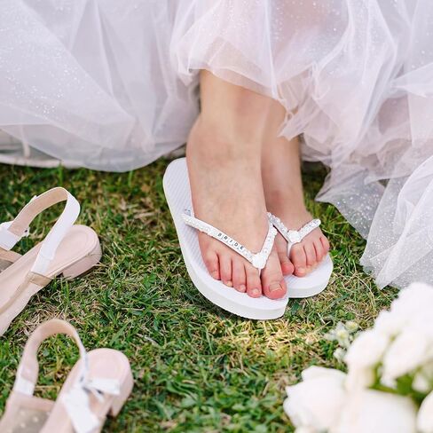 1 Pair Bride Bridesmaid Flip Flops for Bridal Shower Bachelorette Party Wedding Pearl Soft Sole Slippers for Women in Saudi Arabia