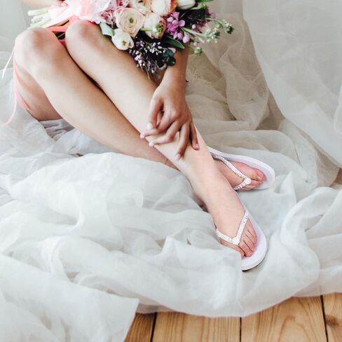 1 Pair Bride Bridesmaid Flip Flops for Bridal Shower Bachelorette Party Wedding Pearl Soft Sole Slippers for Women in Saudi Arabia