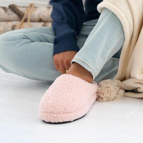 شبشب Fiona Clog للسيدات من Isotoner مع بربري معاد تدويره، إسفنج ميموري، وسادة للكعب، نعل متعدد الاستخدامات in Kuwait