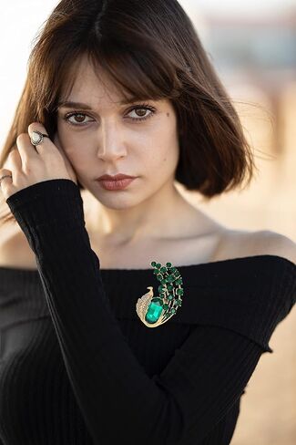 دبابيس بروش من الكريستال بتصميم ورقة شجر خضراء للنساء من سينفاك، دبوس بروش انيق ولامع، مصنوع من خليط معدني من الستيل والكريستال in Kuwait