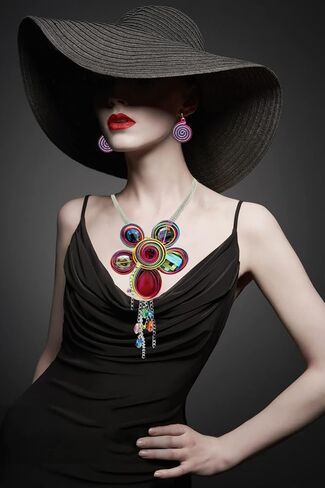 الأفريقية فريدة من نوعها الملونة الكبيرة عقد قصير محلى بالكريستال بيان المرأة قلادة طقم من الحلقان القبلية الأزياء والمجوهرات طوق المختنق مريلة اليدوية in Kuwait