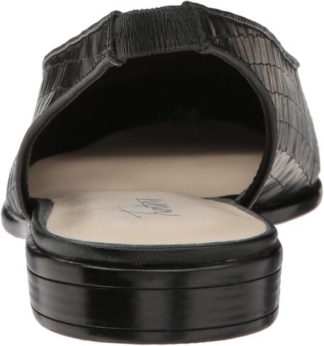 Trotters Women's Lucy Flat in Saudi Arabia