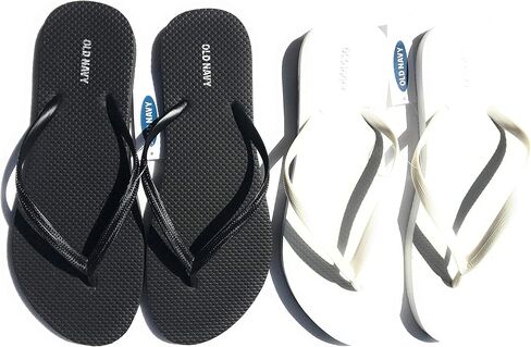 صندل فليب فلوب من Old Navy للنساء، رائع للشاطئ أو الملابس الكاجوال (9، أبيض وأسود) in Kuwait