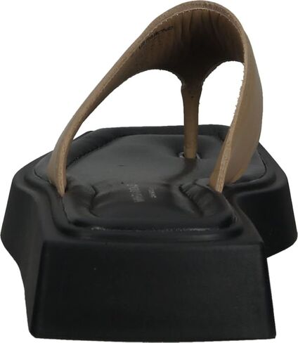Evy Leather Thong Sandal in Saudi Arabia