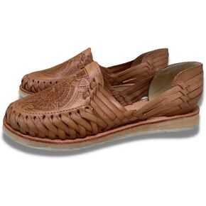 Leather Huarache Sandals for Woman. Aztec Calendar Desing