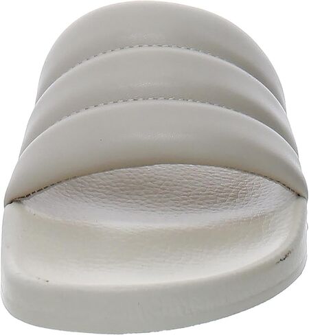 Dr. Scholl's Pisces Chill in Saudi Arabia