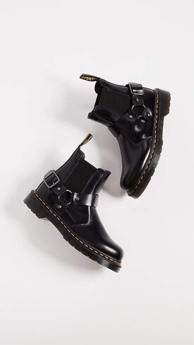 أحذية Dr. Martens النسائية Wincox Chelsea in Saudi Arabia