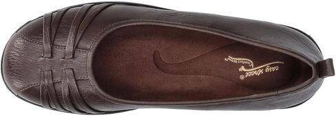 Easy Street women's Haley Sneaker in Saudi Arabia