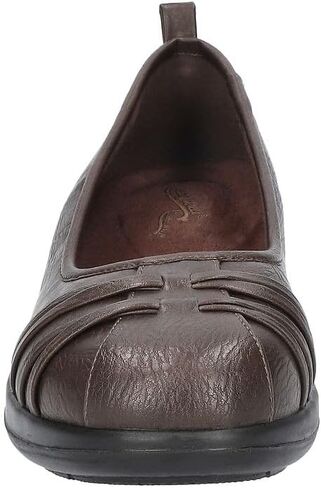 Easy Street women's Haley Sneaker in Saudi Arabia