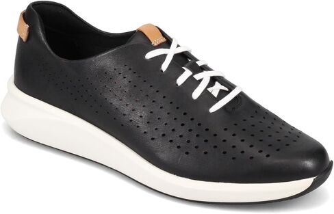 حذاء رياضي نسائي من Clarks، Un Rio Tie in Saudi Arabia