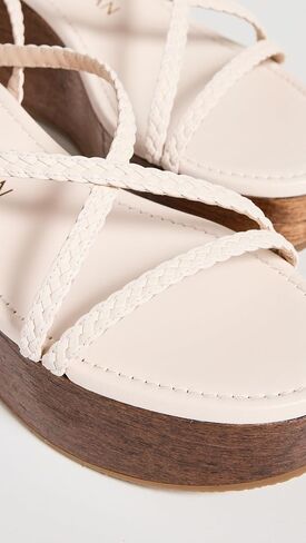 صندل نسائي من Stuart Weitzman بتصميم Wovette in Saudi Arabia