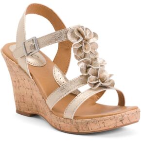 b.o.c. صندل نسائي من Evita ذهبي معدني على شكل زهرة مقاس: 7 in Kuwait