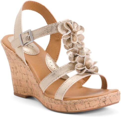 b.o.c. صندل نسائي من Evita ذهبي معدني على شكل زهرة مقاس: 7 in Kuwait