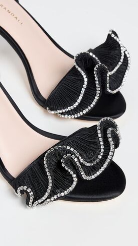 صندل نسائي من Loeffler Randall بكعب عالٍ ومكشكش ومطوي من Estella مع حزام للكاحل in Saudi Arabia