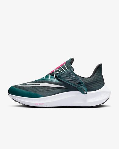 حذاء الجري Nike Pegasus FlyEase SE للسيدات سهل الارتداء والطرق الوعرة (DJ7383-301، غابة عميقة/أسود/بلاتيني نقي/فضي معدني) مقاس 7.5 in Saudi Arabia