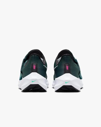 حذاء الجري Nike Pegasus FlyEase SE للسيدات سهل الارتداء والطرق الوعرة (DJ7383-301، غابة عميقة/أسود/بلاتيني نقي/فضي معدني) مقاس 7.5 in Saudi Arabia