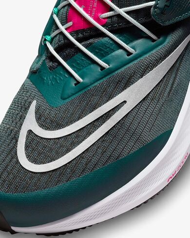 حذاء الجري Nike Pegasus FlyEase SE للسيدات سهل الارتداء والطرق الوعرة (DJ7383-301، غابة عميقة/أسود/بلاتيني نقي/فضي معدني) مقاس 7.5 in Saudi Arabia