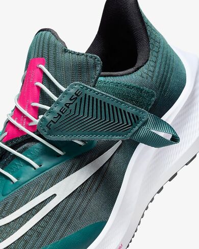 حذاء الجري Nike Pegasus FlyEase SE للسيدات سهل الارتداء والطرق الوعرة (DJ7383-301، غابة عميقة/أسود/بلاتيني نقي/فضي معدني) مقاس 7.5 in Saudi Arabia