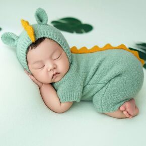 Newborn Photography Props Dinosaurs Style Photo Posing Costume Outfits,(Fits for 0-1 Month Baby) Crochet Knitted Romper and Hat, Newborn Photography Bodysuit for Posing (Green)