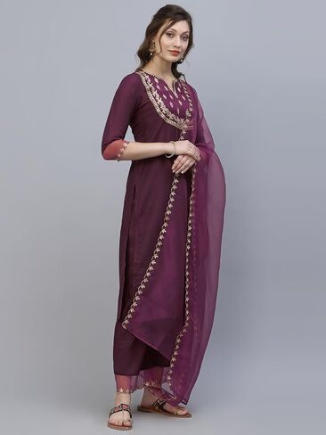 مجموعة كورتا بلازو مستقيمة مطرزة بالشينون للسيدات من SIRIL مع وشاح in Kuwait