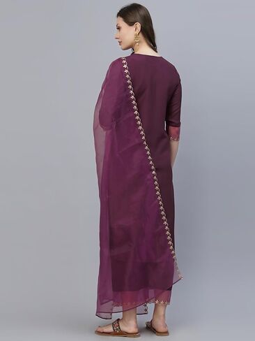 مجموعة كورتا بلازو مستقيمة مطرزة بالشينون للسيدات من SIRIL مع وشاح in Kuwait