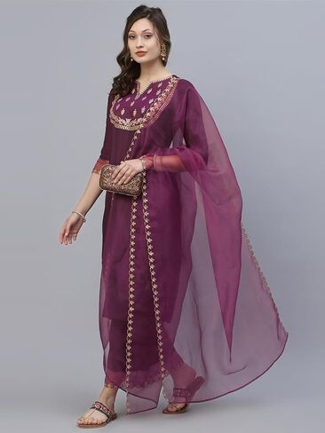 مجموعة كورتا بلازو مستقيمة مطرزة بالشينون للسيدات من SIRIL مع وشاح in Kuwait