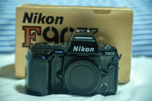 هيكل كاميرا Nikon N90 / F90 35MM SLR Film فقط مع نظام عدسة Nikon AF (متجدد) in Saudi Arabia