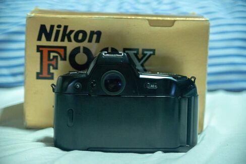 هيكل كاميرا Nikon N90 / F90 35MM SLR Film فقط مع نظام عدسة Nikon AF (متجدد) in Saudi Arabia
