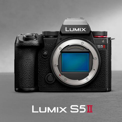 كاميرا باناسونيك لوميكس كاملة الإطار مع حزمة تحديث البرامج الثابتة لوميكس S5II وS5IIX مع عدسة تركيب باناسونيك S-R7030، وميكروفون VMIC5، وبطاقة SD سعة 128 جيجابايت، وحزمة بطارية وحزام (6 قطع) in Saudi Arabia