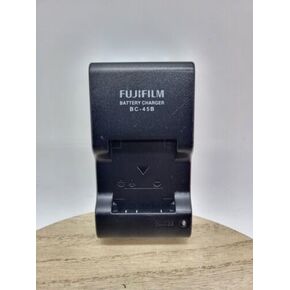 شاحن بطارية فوجي Bc-45b لكاميرات فوجي فيلم فينيبيكس Xp10 Xp20 Xp30 Xp50 in Kuwait