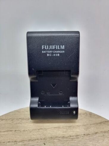 Fuji Bc-45b Battery Charger for Fujifilm Finepix Xp10 Xp20 Xp30 Xp50 Cameras in Kuwait