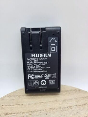 Fuji Bc-45b Battery Charger for Fujifilm Finepix Xp10 Xp20 Xp30 Xp50 Cameras in Kuwait