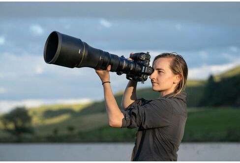 كاميرات Nikon NIKKOR Z مقاس 800 مم f/6.3 VR S ذات العدسة المقربة الفائقة من السلسلة Z كاميرات بدون مرايا (20108) + بطاقة سعة 64 جيجابايت + حقيبة ظهر + Monopod + قارئ بطاقات + برنامج Corel للصور + حامل ثلاثي القوائم مرن + المزيد (متجدد) in Saudi Arabia